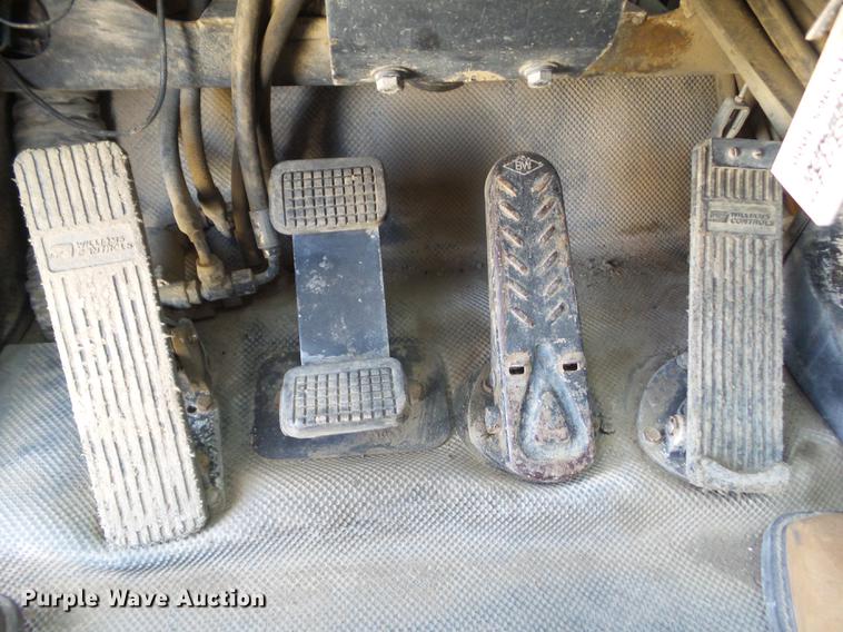 image for item L5714 1994 Grove RT528C crane