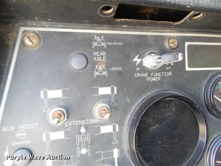 image for item L5714 1994 Grove RT528C crane