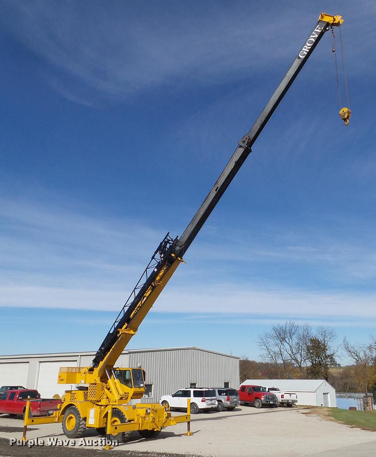 image for item L5714 1994 Grove RT528C crane