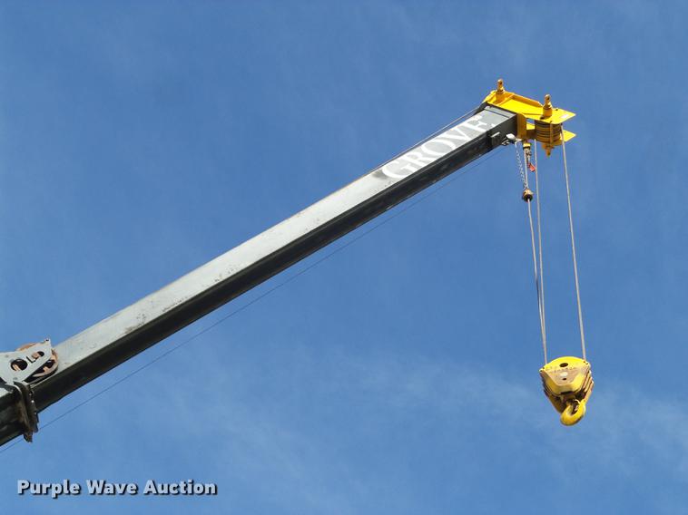 image for item L5714 1994 Grove RT528C crane