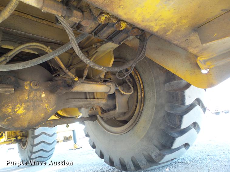 image for item L5714 1994 Grove RT528C crane