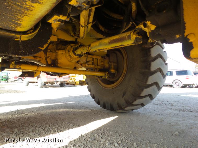 image for item L5714 1994 Grove RT528C crane