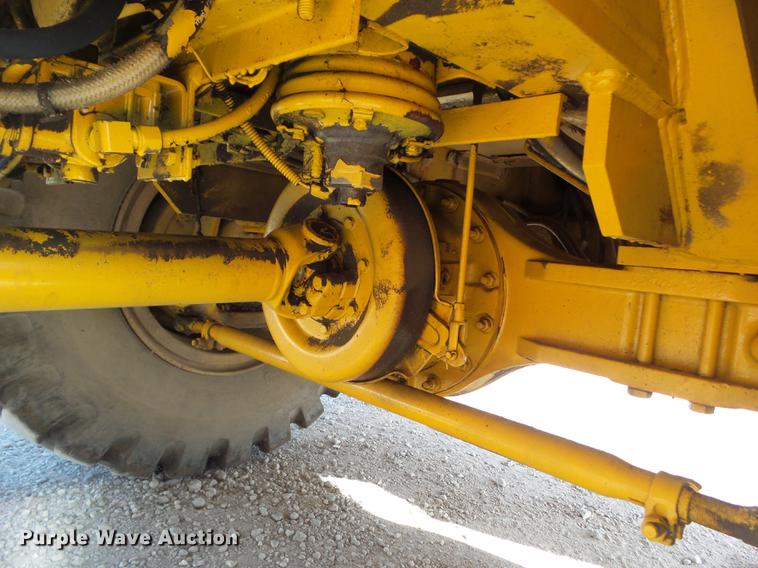 image for item L5714 1994 Grove RT528C crane