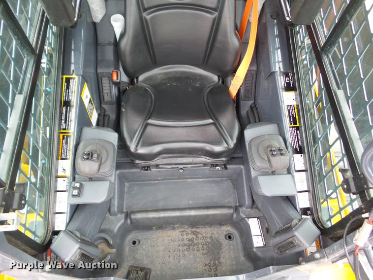 image for item L5717 2017 John Deere 333G skid steer