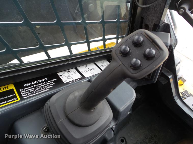 image for item L5717 2017 John Deere 333G skid steer