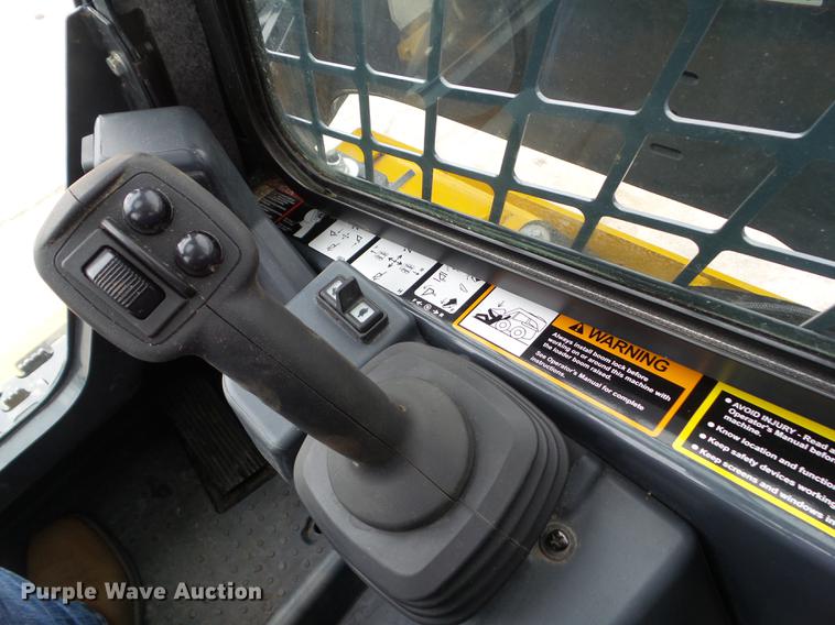 image for item L5717 2017 John Deere 333G skid steer