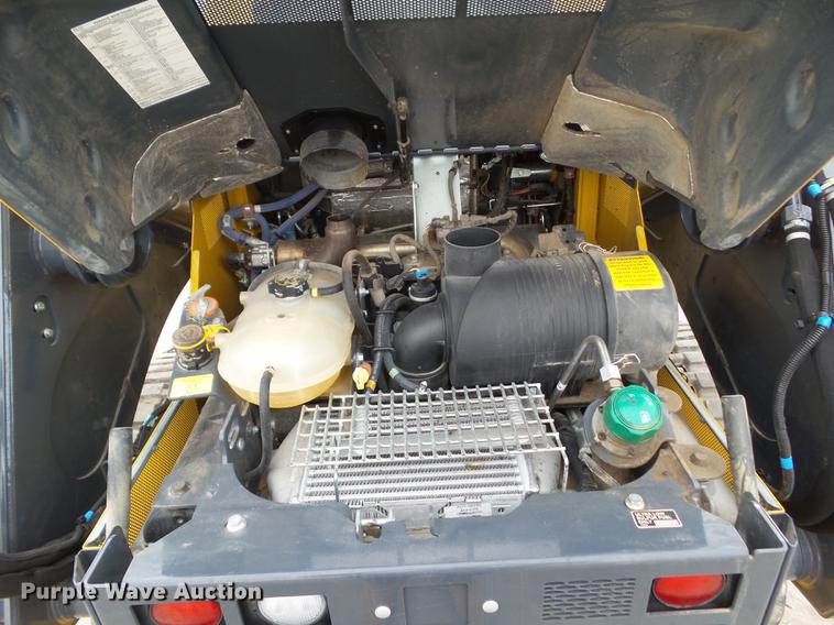 image for item L5717 2017 John Deere 333G skid steer