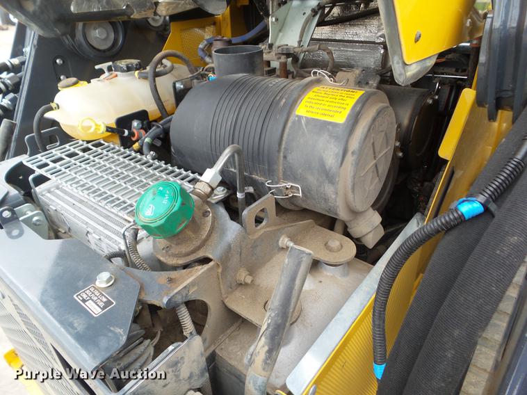 image for item L5717 2017 John Deere 333G skid steer