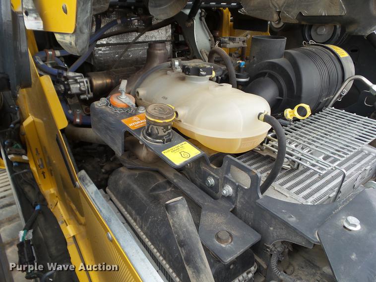 image for item L5717 2017 John Deere 333G skid steer