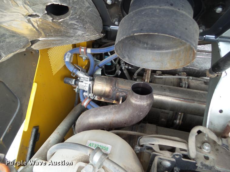 image for item L5717 2017 John Deere 333G skid steer