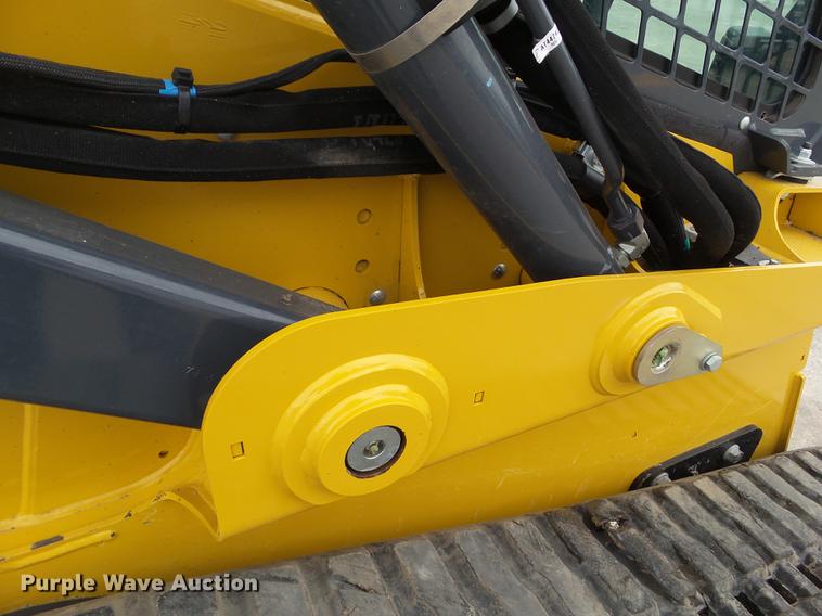 image for item L5717 2017 John Deere 333G skid steer