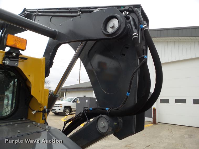 image for item L5717 2017 John Deere 333G skid steer