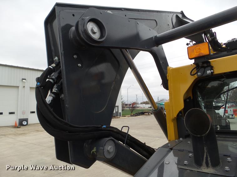 image for item L5717 2017 John Deere 333G skid steer