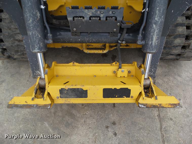 image for item L5717 2017 John Deere 333G skid steer