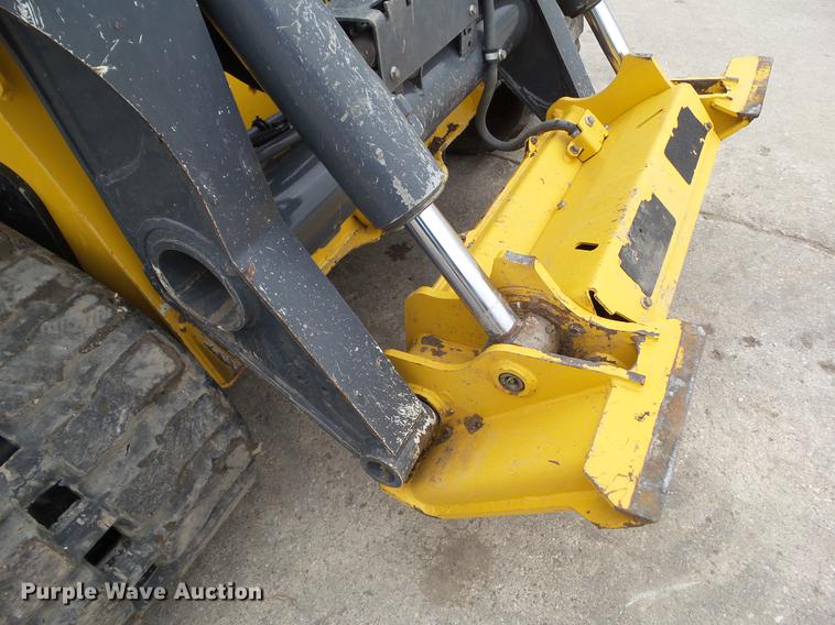 image for item L5717 2017 John Deere 333G skid steer