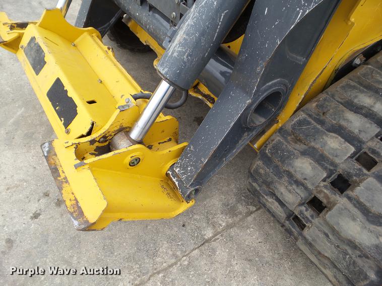 image for item L5717 2017 John Deere 333G skid steer