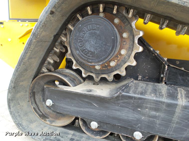 image for item L5717 2017 John Deere 333G skid steer