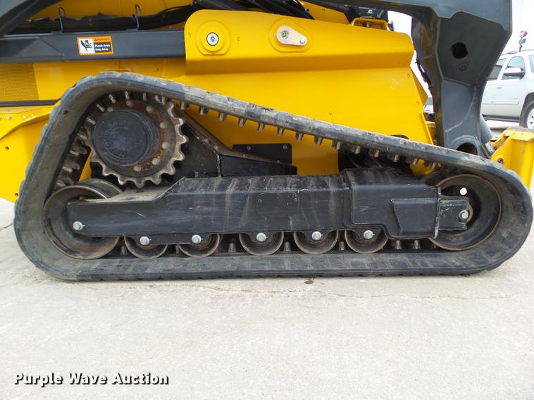 image for item L5717 2017 John Deere 333G skid steer