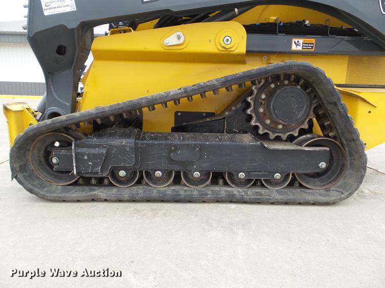 image for item L5717 2017 John Deere 333G skid steer