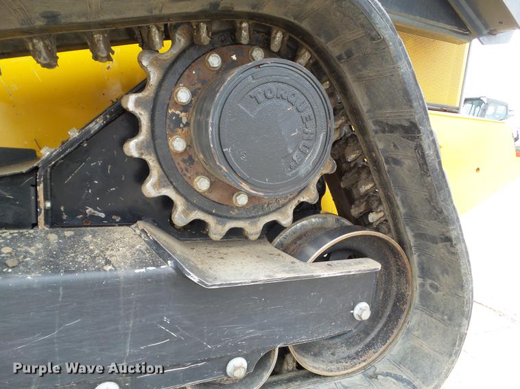 image for item L5717 2017 John Deere 333G skid steer