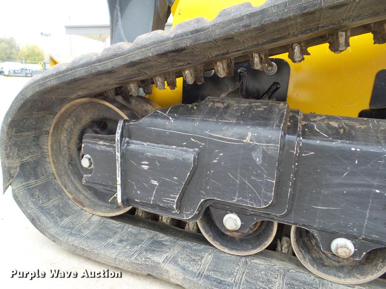 image for item L5717 2017 John Deere 333G skid steer