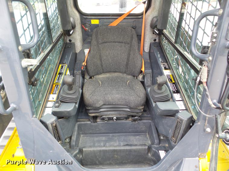 image for item L5718 2017 John Deere 333G skid steer