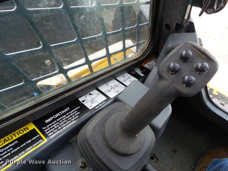 image for item L5718 2017 John Deere 333G skid steer