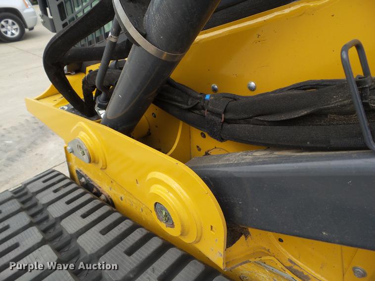 image for item L5718 2017 John Deere 333G skid steer