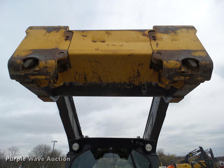 image for item L5718 2017 John Deere 333G skid steer