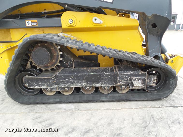 image for item L5718 2017 John Deere 333G skid steer