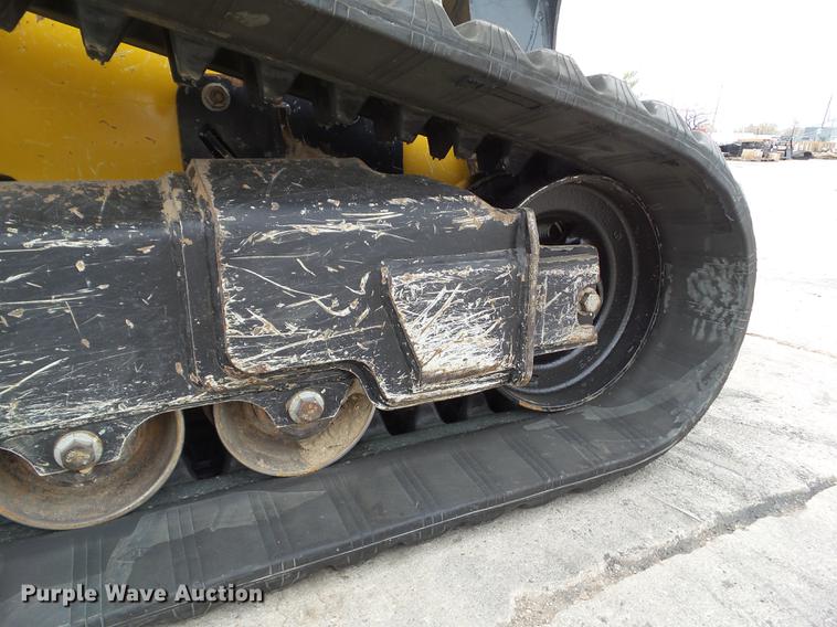 image for item L5718 2017 John Deere 333G skid steer