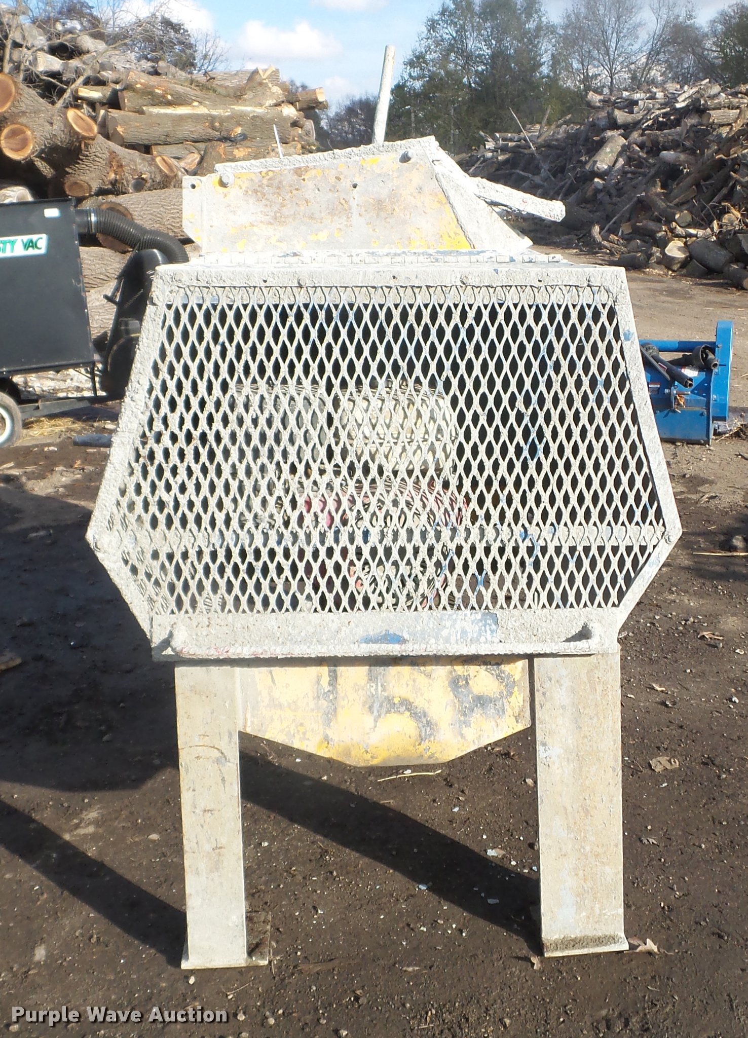 Cement mixer in Rochester, MN Item DX9666 sold Purple Wave