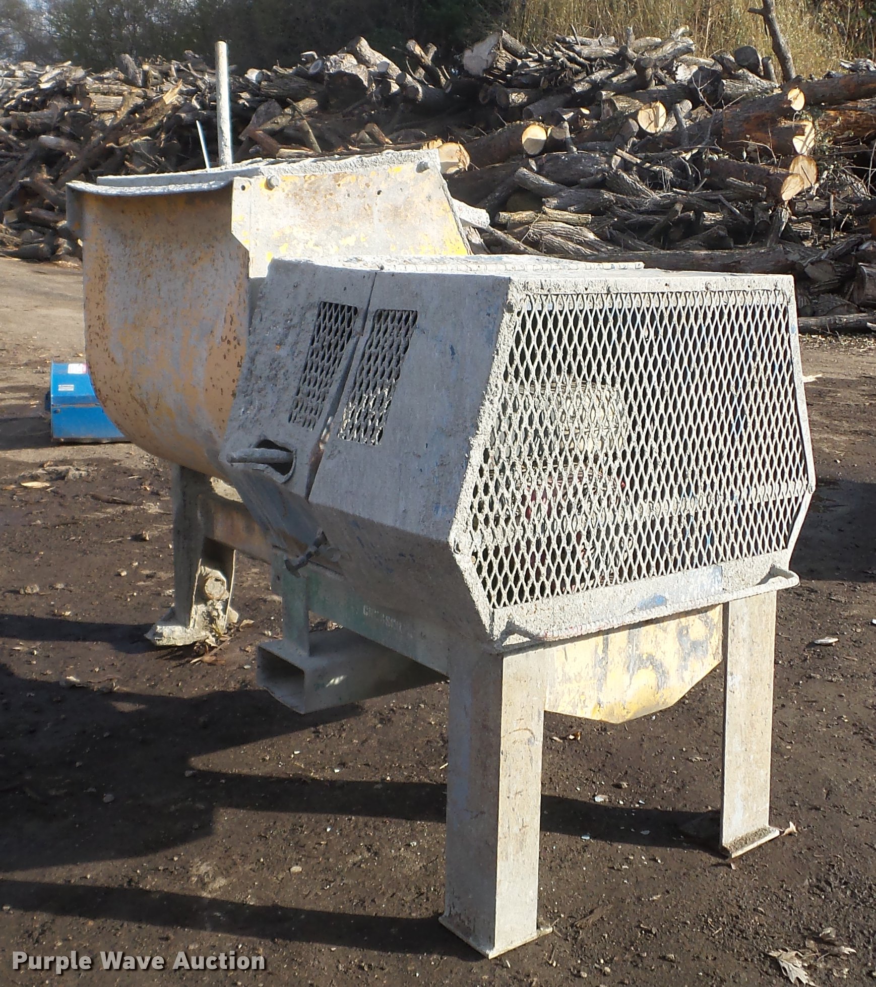 Cement mixer in Rochester, MN Item DX9666 sold Purple Wave