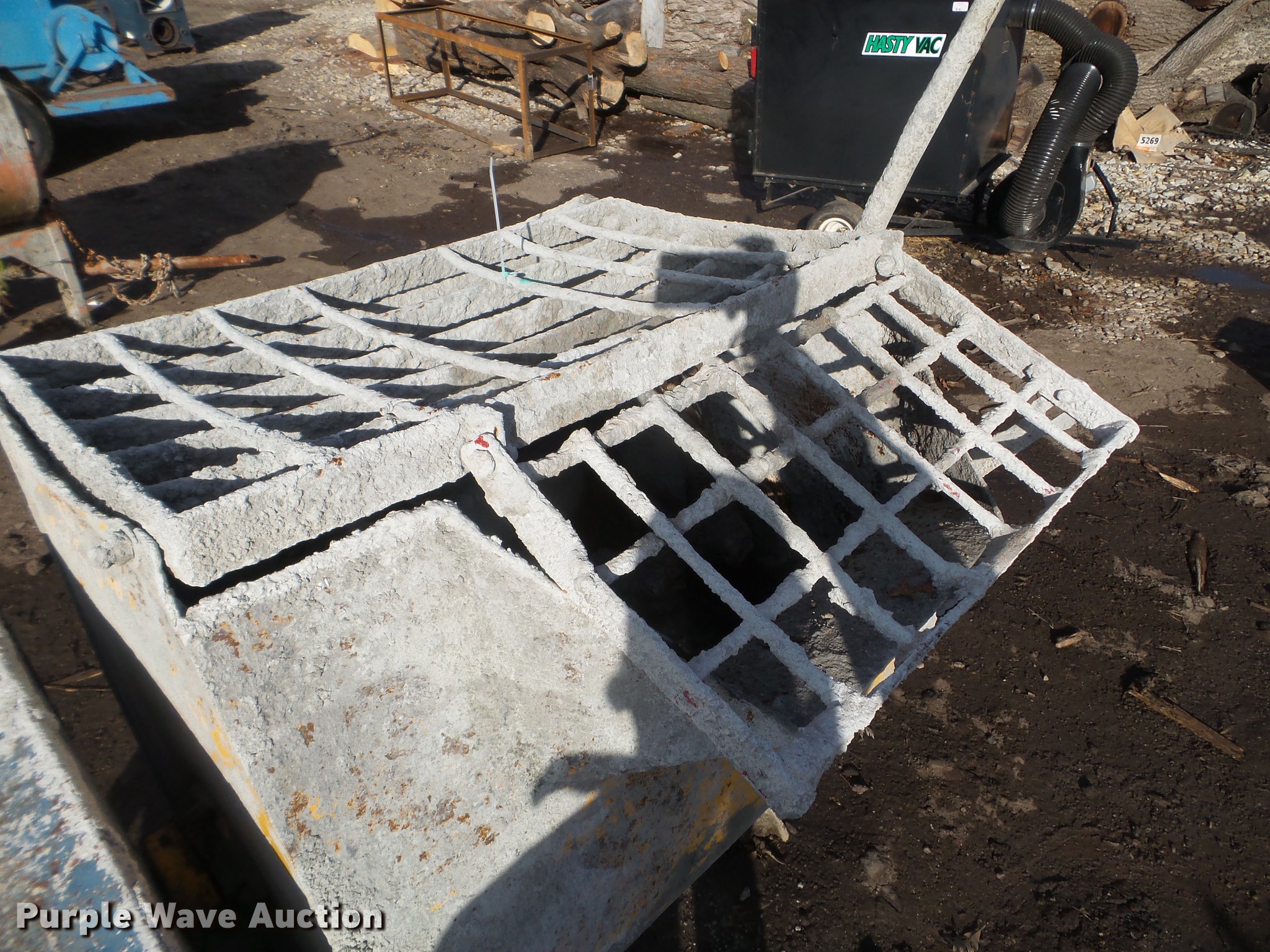 Cement mixer in Rochester, MN Item DX9666 sold Purple Wave