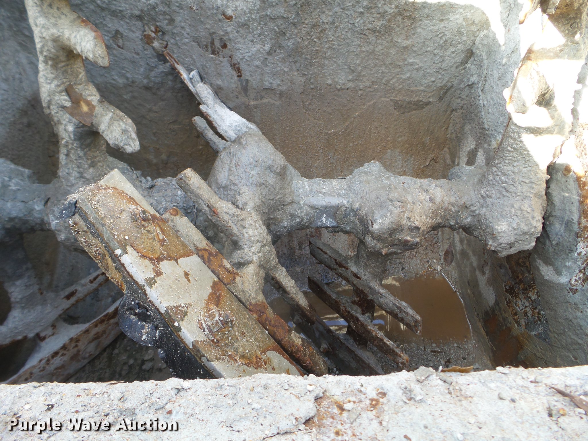 Cement mixer in Rochester, MN Item DX9666 sold Purple Wave
