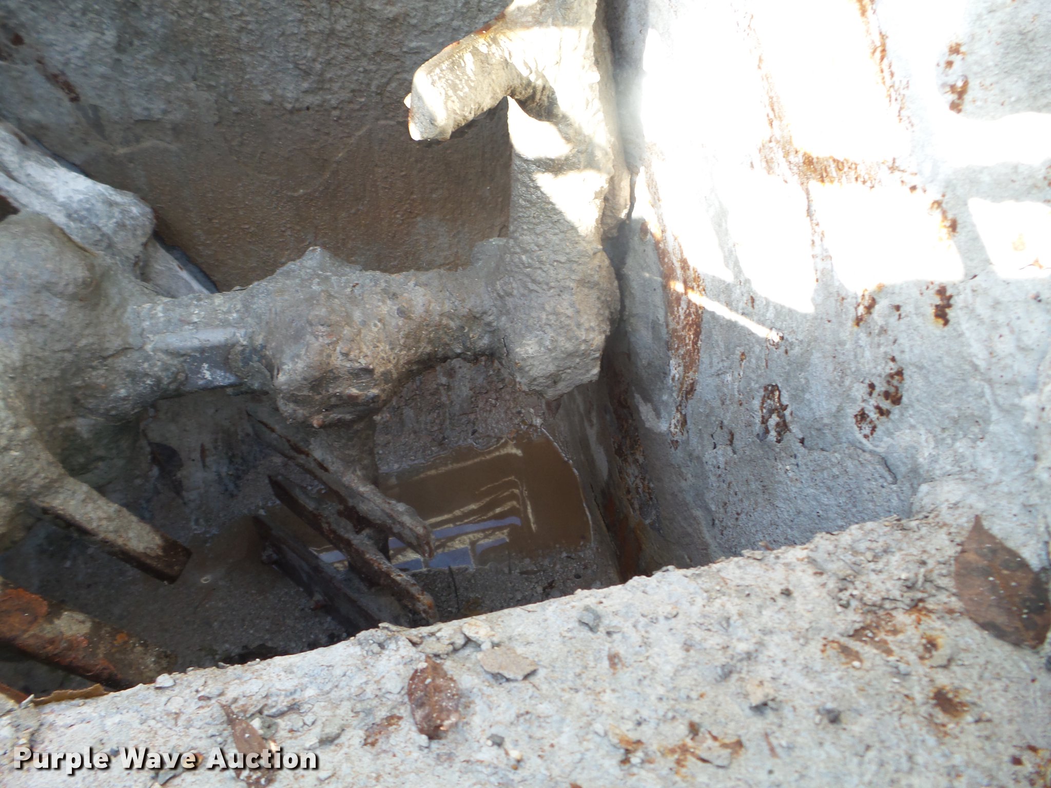 Cement mixer in Rochester, MN Item DX9666 sold Purple Wave