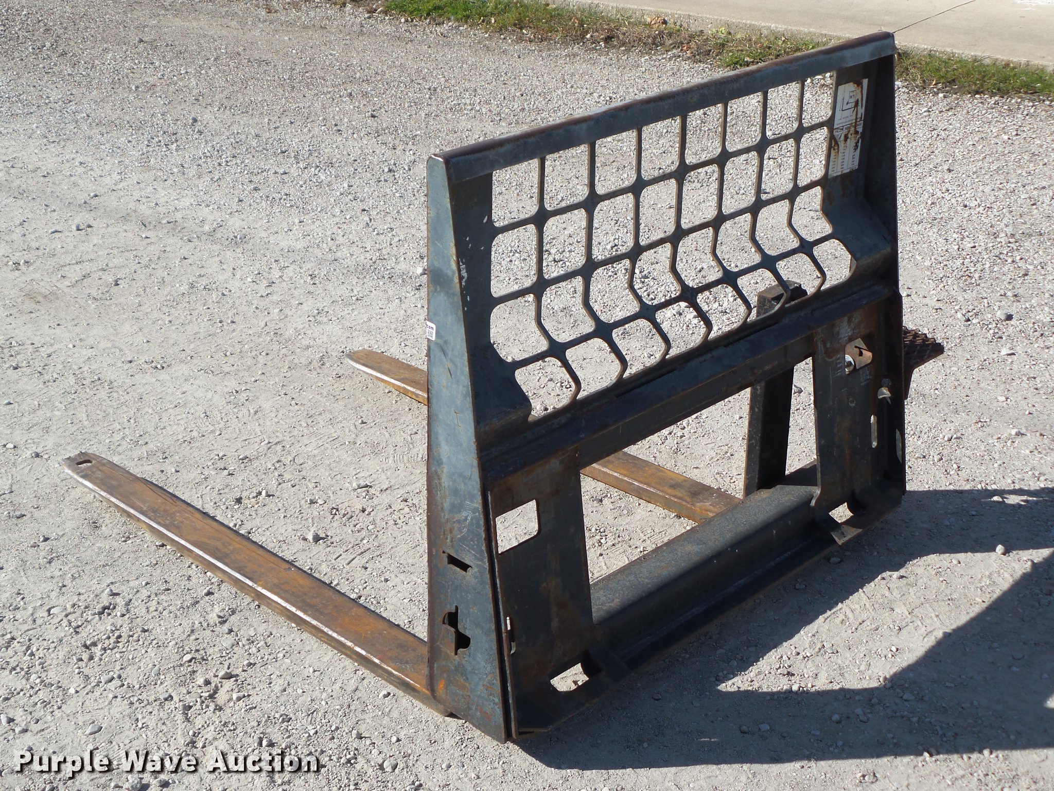 Bobcat forks in Anita, IA Item DZ9486 sold Purple Wave