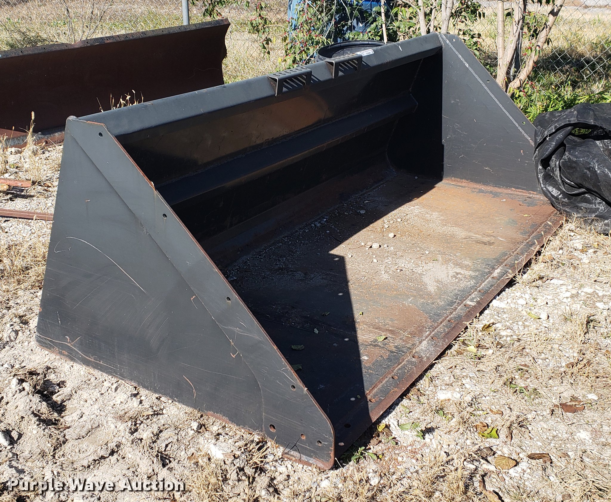 Bobcat skid steer snow bucket in Independence, MO Item EF9986 sold Purple Wave