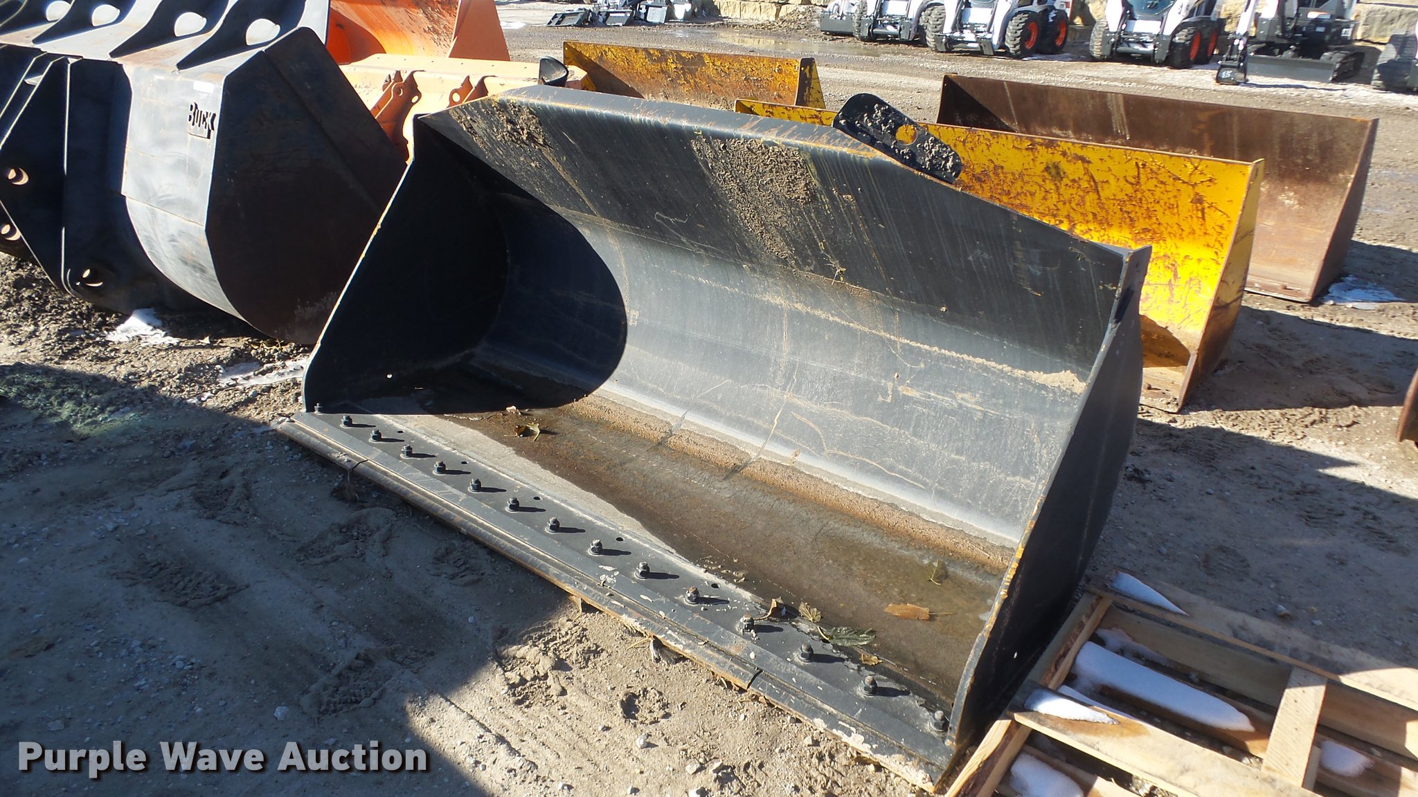 JCB loader bucket in Wichita, KS Item EH9079 sold Purple Wave