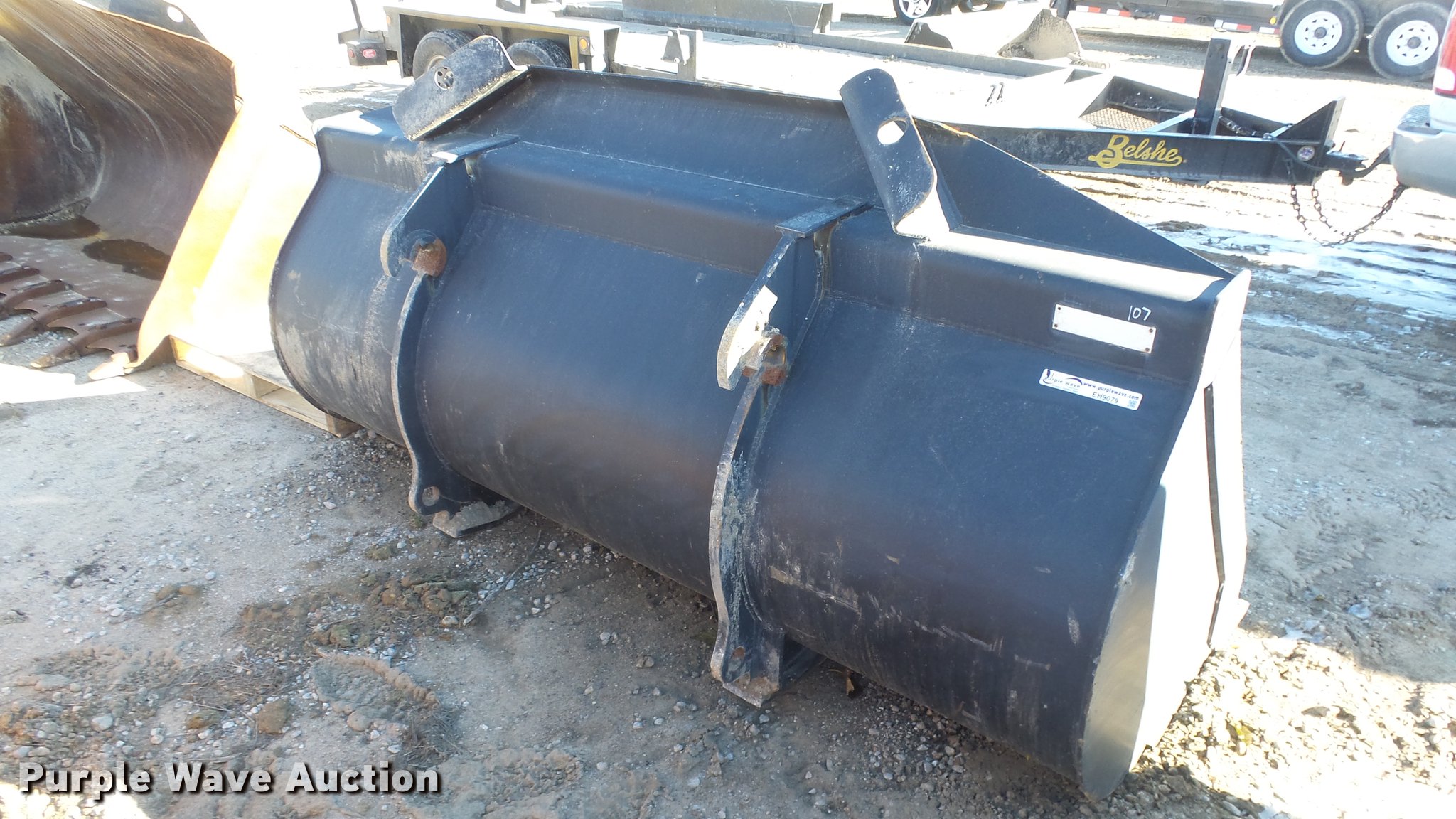 JCB loader bucket in Wichita, KS Item EH9079 sold Purple Wave