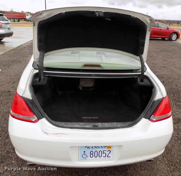 image for item DB9048 2006 Toyota Avalon XL