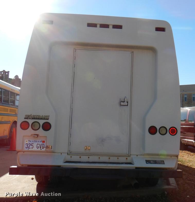 image for item DD8957 2001 Ford Econoline E450 Super Duty shuttle bus