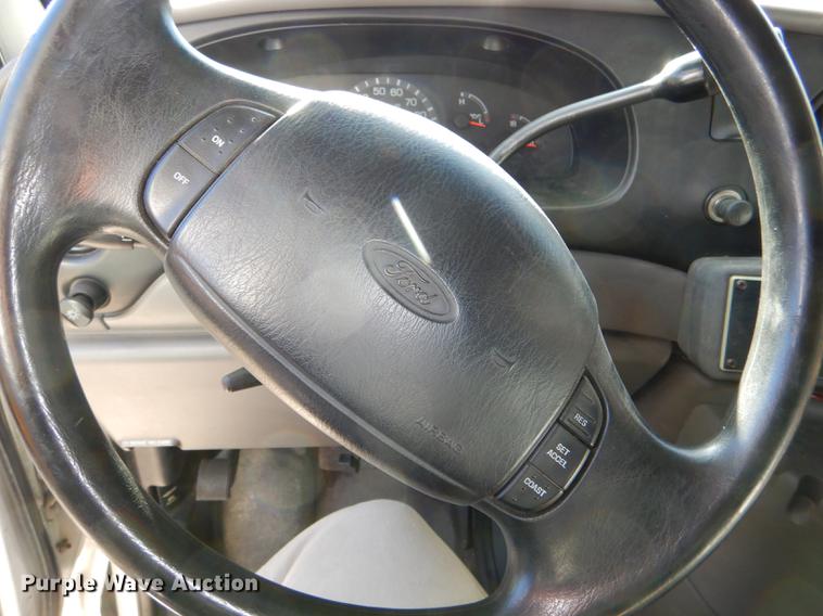 image for item DD8957 2001 Ford Econoline E450 Super Duty shuttle bus