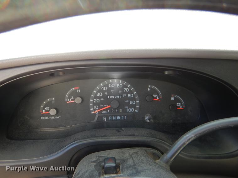 image for item DD8957 2001 Ford Econoline E450 Super Duty shuttle bus