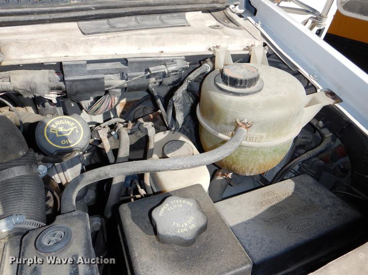 image for item DD8957 2001 Ford Econoline E450 Super Duty shuttle bus