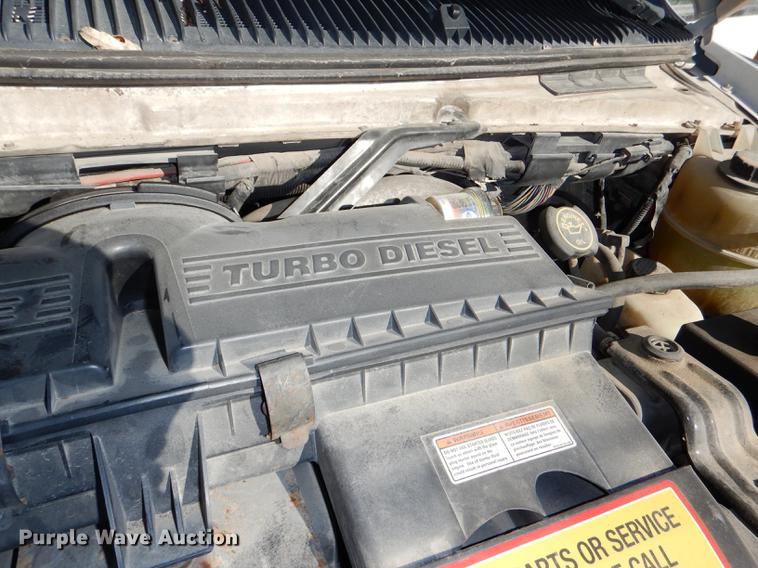 image for item DD8957 2001 Ford Econoline E450 Super Duty shuttle bus