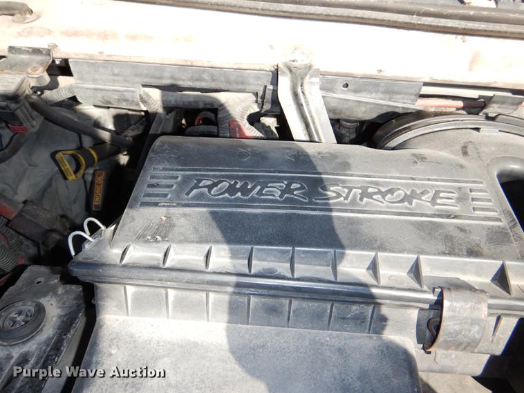 image for item DD8957 2001 Ford Econoline E450 Super Duty shuttle bus