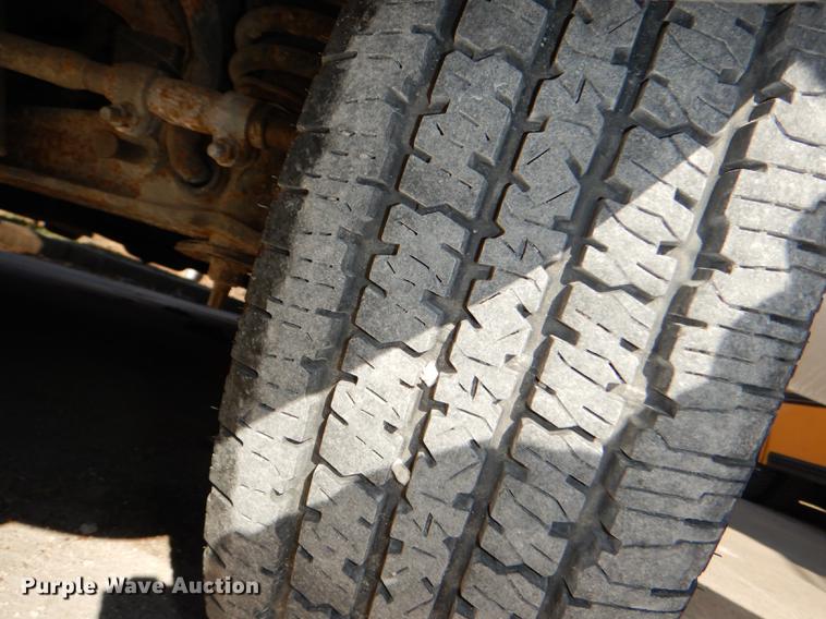 image for item DD8957 2001 Ford Econoline E450 Super Duty shuttle bus