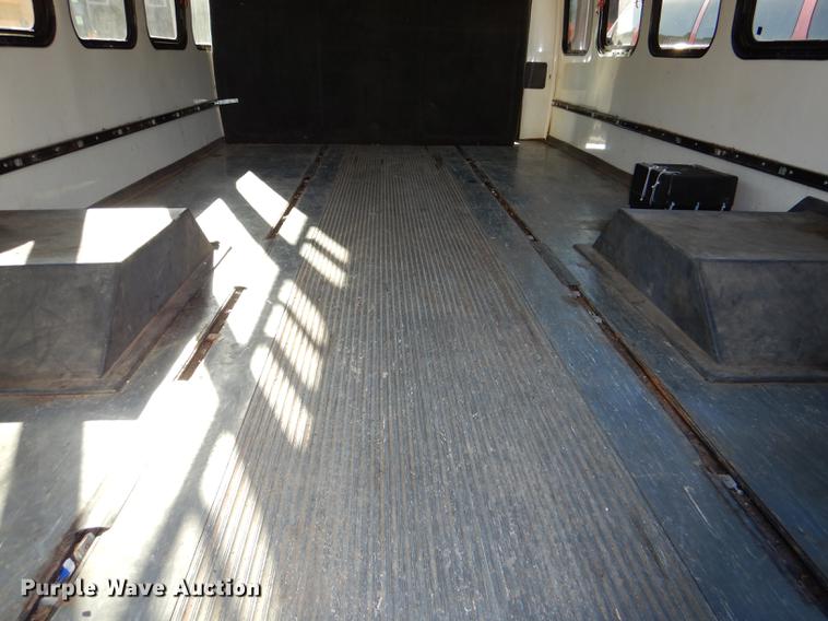 image for item DD8957 2001 Ford Econoline E450 Super Duty shuttle bus