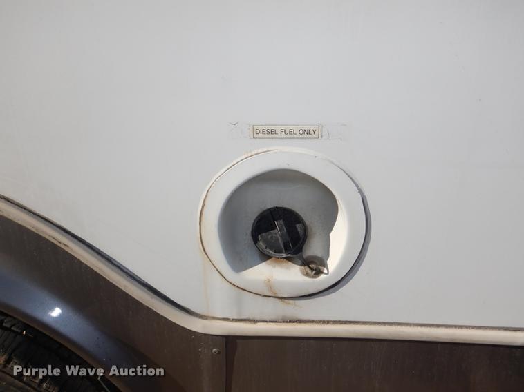 image for item DD8957 2001 Ford Econoline E450 Super Duty shuttle bus